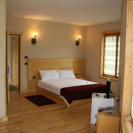 Natyral Razma Hotel 4*