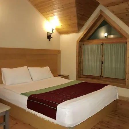 Hotel Natyral Razma
