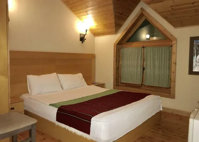 Hotel Natyral Razma