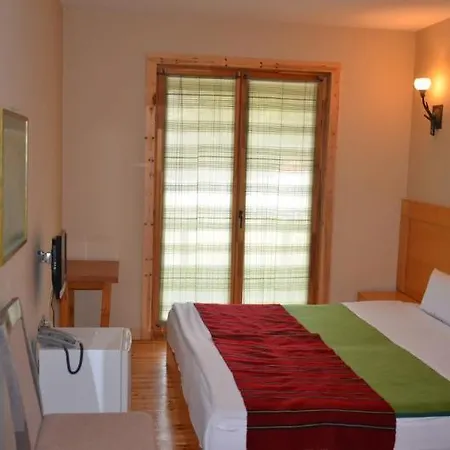 Natyral Razma 4* Razëm