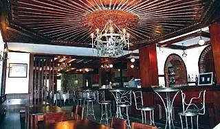 酒店 Natyral Razma Razëm